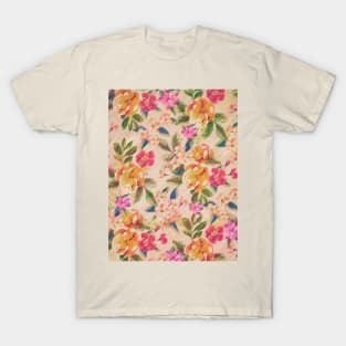 Golden Flitch (Digital Vintage Retro / Glitched Pastel Flowers - Floral design pattern) T-Shirt